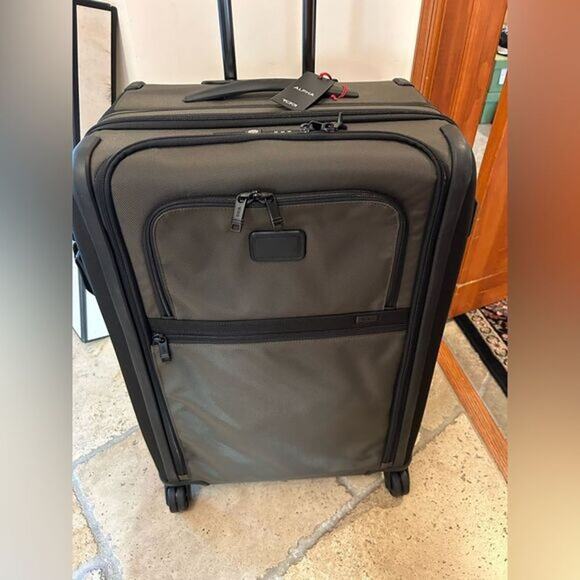 Tumi alpha 3 short trip four wheel expandable packing case - Picture 1 of 13